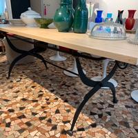 Tavolo con base in ferro