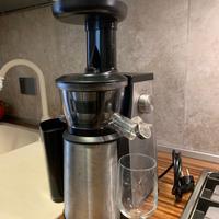 Estrattore a freddo per succhi di frutta e verdure