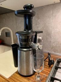 Estrattore a freddo per succhi di frutta e verdure