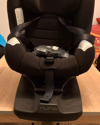 Seggiolino Nuna auto ISOFIX girevole per 0-4 anni
