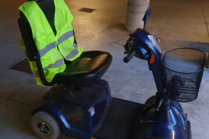 Scooter elettrico per disabili/anziani