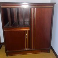 Mobili solotto in legno scuro