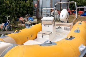 gommone giallo