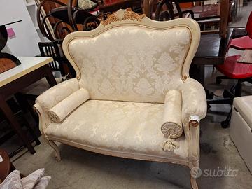 Divanetto in stile 