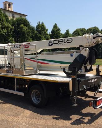 Piattaforma aerea CELA DT 28 con sbarco in quota