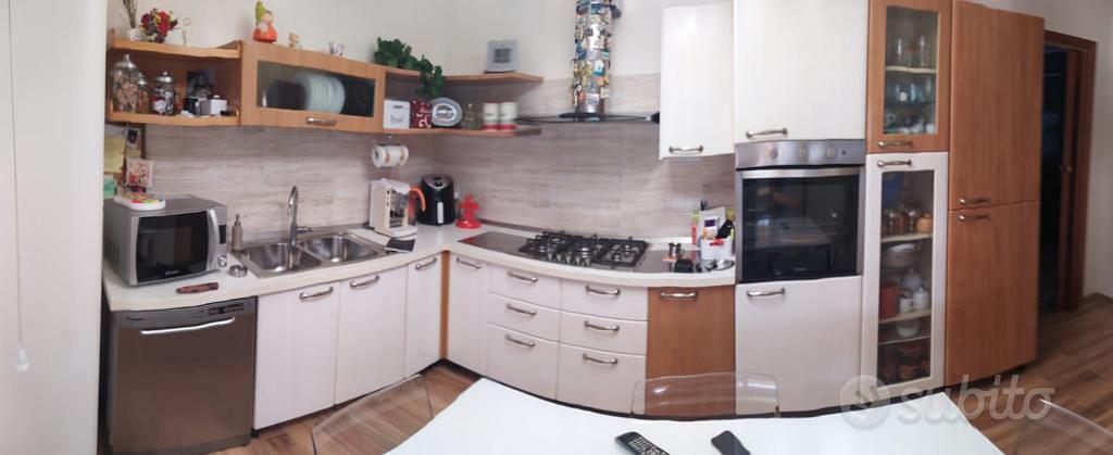 CUCINA - Arredamento e Casalinghi In vendita a Latina