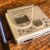 Lettore-registratore di MiniDisc SHARP MD-MT90