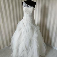 abito sposa monospalla corpino ricamato con balze