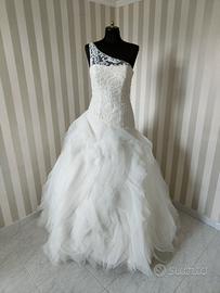 abito sposa monospalla corpino ricamato con balze