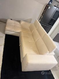 Divano letto ecopelle bianco, comodo e spazioso