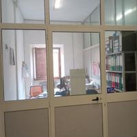Pareti divisorie  alluminio e vetro con porte