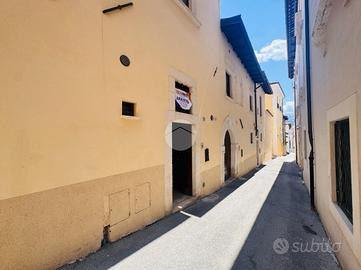 MONOLOCALE A L'AQUILA