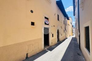 MONOLOCALE A L'AQUILA