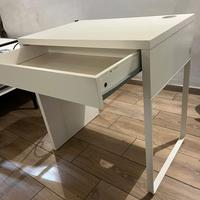 Scrivania IKEA MICKE bianca