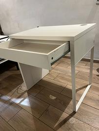 Scrivania IKEA MICKE bianca