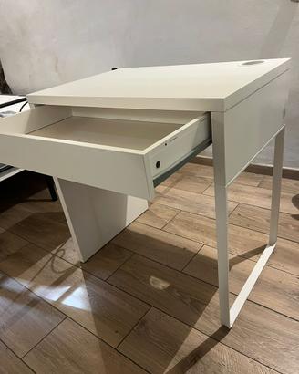 Scrivania IKEA MICKE bianca