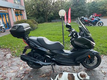 Kymco Xciting 400i VS