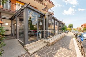 Attività / Licenza di 80 m² con 1 locale a Marino