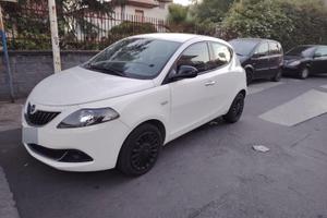 lancia ypsilon 1000 ibrida