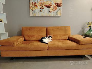 Divano moderno. Come  nuovo. Marca FEDERICI  