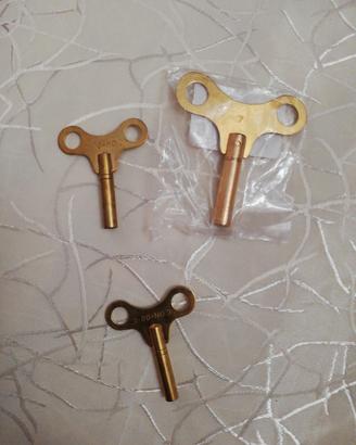 chiavi in ottone per pendolo 