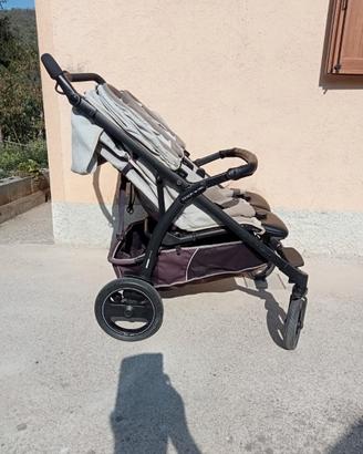 Passeggino gemellare/fratellare