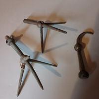 Tre oggetti da arredamento vintage.