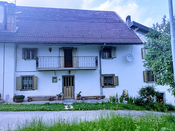 Casa in montagna immersa nella natura