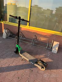 monopattino elettrico argento