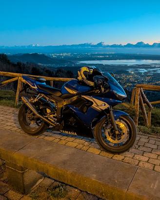 Yamaha R6 