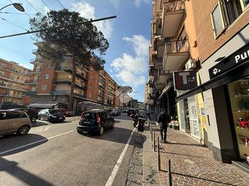 NEGOZIO A NAPOLI
