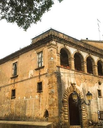 Palazzo storico del '600 con splendida vista mare