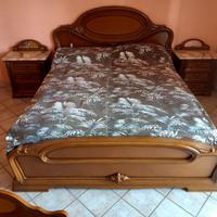 Letto con comodini