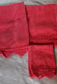 Set 3 asciugamani rossi Ikea con bordo uncinetto