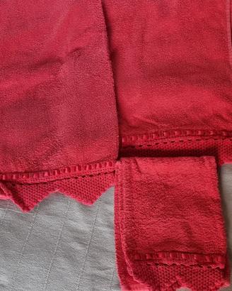 Set 3 asciugamani rossi Ikea con bordo uncinetto