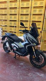 Honda X-ADV 750 guidabile con patente A2