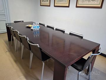 Tavolo riunioni e sedie di design