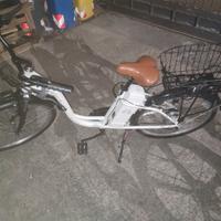 Bici Elettrica  6 marce con cestino e luci