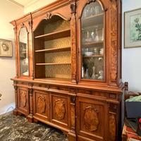 Mobile salotto con tavolo e sedie