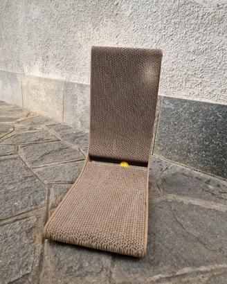 Tiragraffi per gatti in cartone e legno