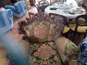 divano damascato con due poltrone 