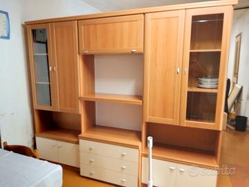 Soggiorno-divano letto-poltrona-tavolo-lampadario