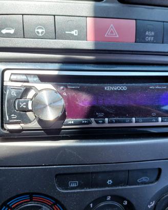 Autoradio kenwood  mp3 con ingresso USB.