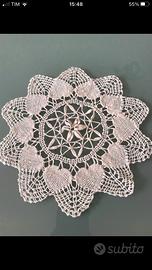 Centrino colore crema con motivo cuore