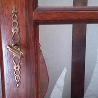 armadio fuciliera con vetrina e chiusura a chiave