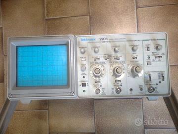 Oscilloscopio Tektronix 2205 rotto per ricambi