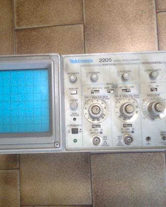 Oscilloscopio Tektronix 2205 rotto per ricambi