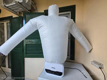 Manichino stira camicie e pantaloni 