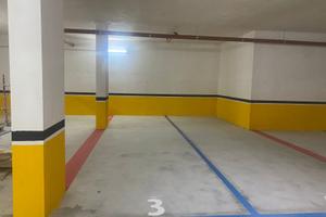 Posti auto coperti box moto viale Lincoln