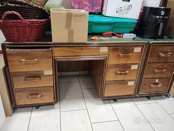 scrivania massiccia anni '40